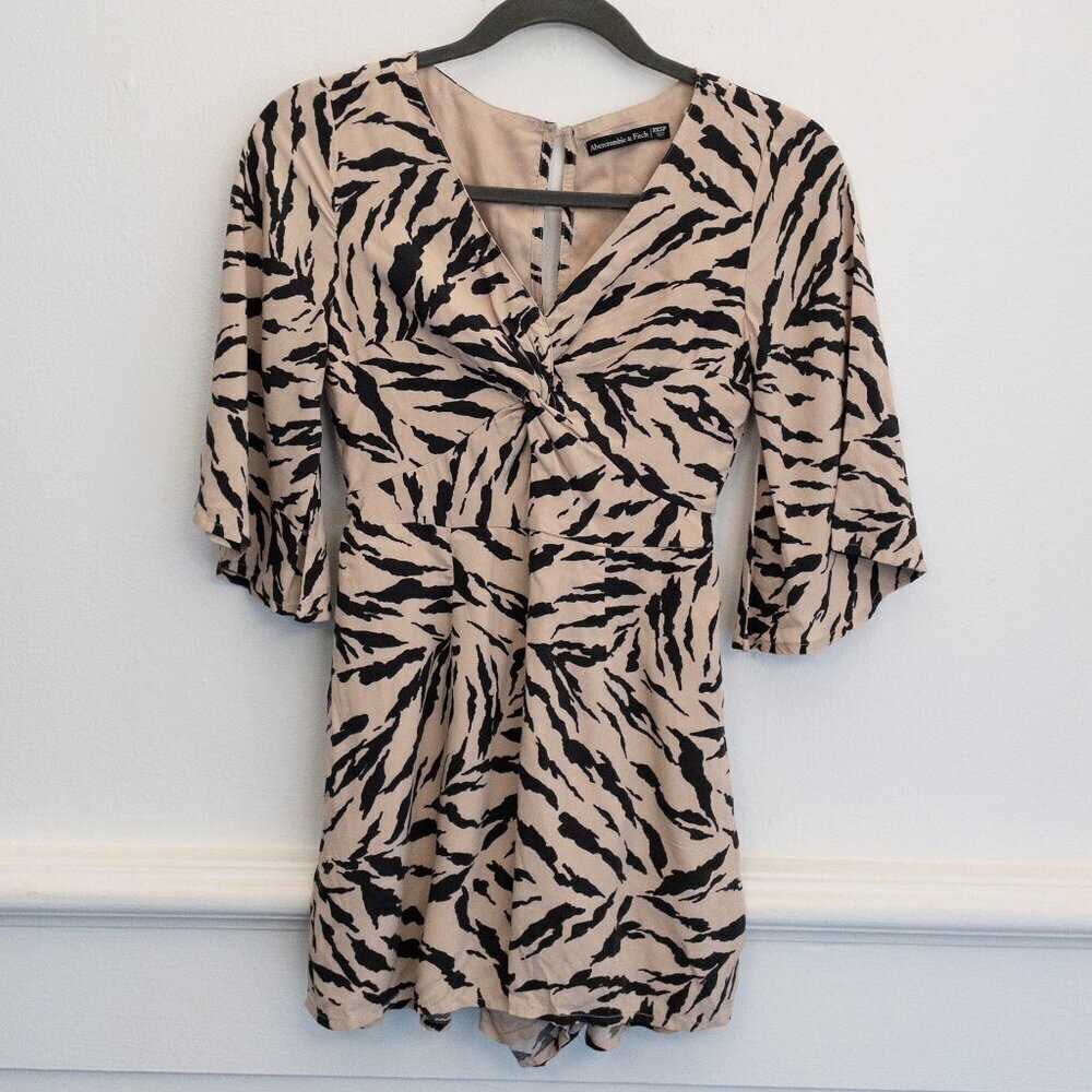 Abercrombie & Fitch Zebra Print Romper – XXSP | Twist-Front V-Neck, Petite Fit